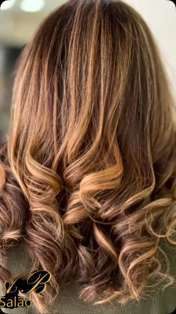 Ondas em tons de cobre e dourado